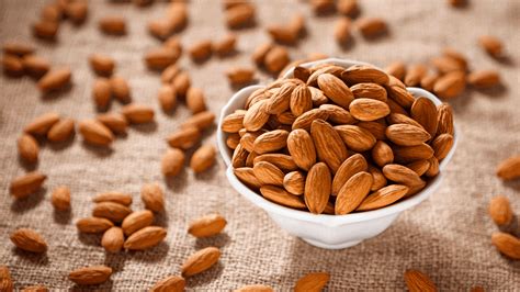 Çiğ Badem Faydaları: Sağlık İçin Neden Tüketmelisiniz? Çiğ Badem Faydaları: Sağlık İçin Neden Tüketmelisiniz?
