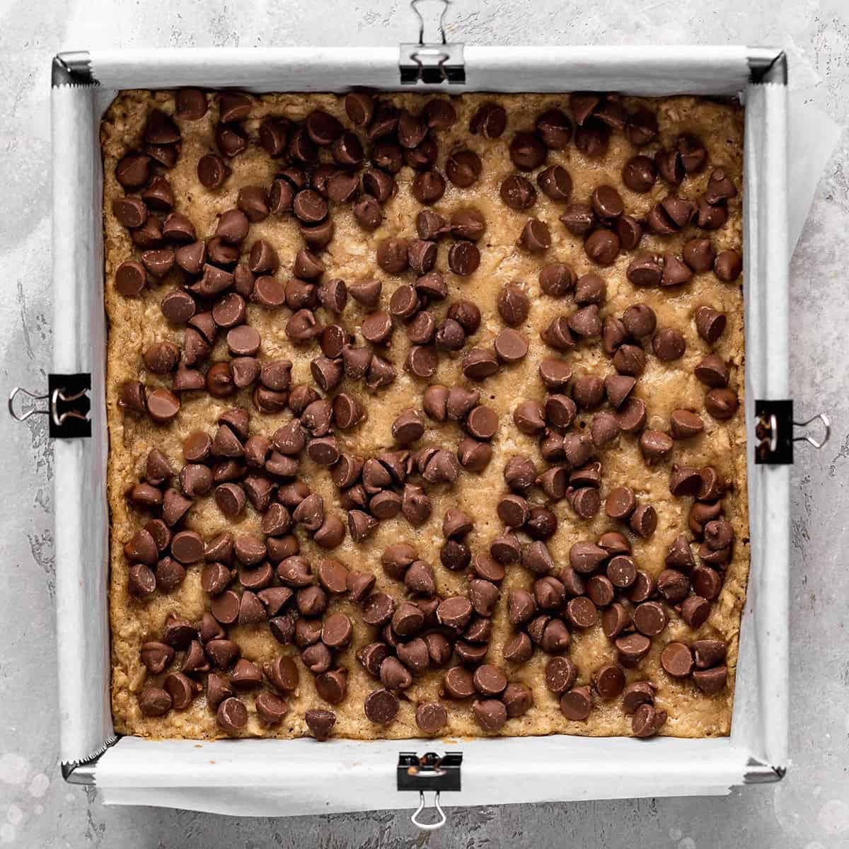 συναρμολόγηση Carmelitas, προσθήκη σταγόνων σοκολάτας