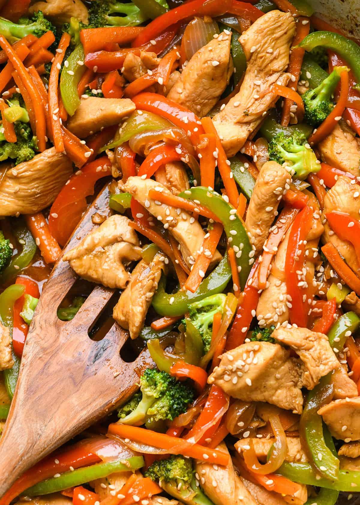 **Κοτόπουλο Σοτέ** 18 Κοτόπουλο Stir Fry σε τηγάνι μετά το μαγείρεμα