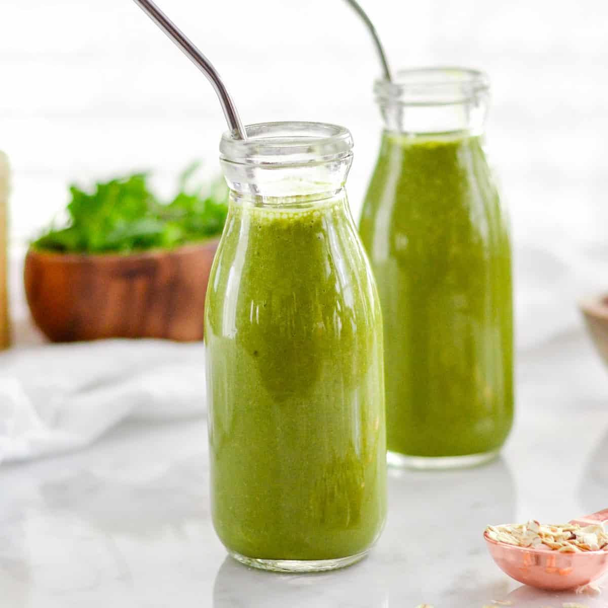 Σμούθι Μπανάνας Βρώμης Φυστικοβούτυρου 6 Smoothie με Μπανάνα, Βρώμη και Φυστικοβούτυρο σε δύο ποτήρια με καλαμάκια