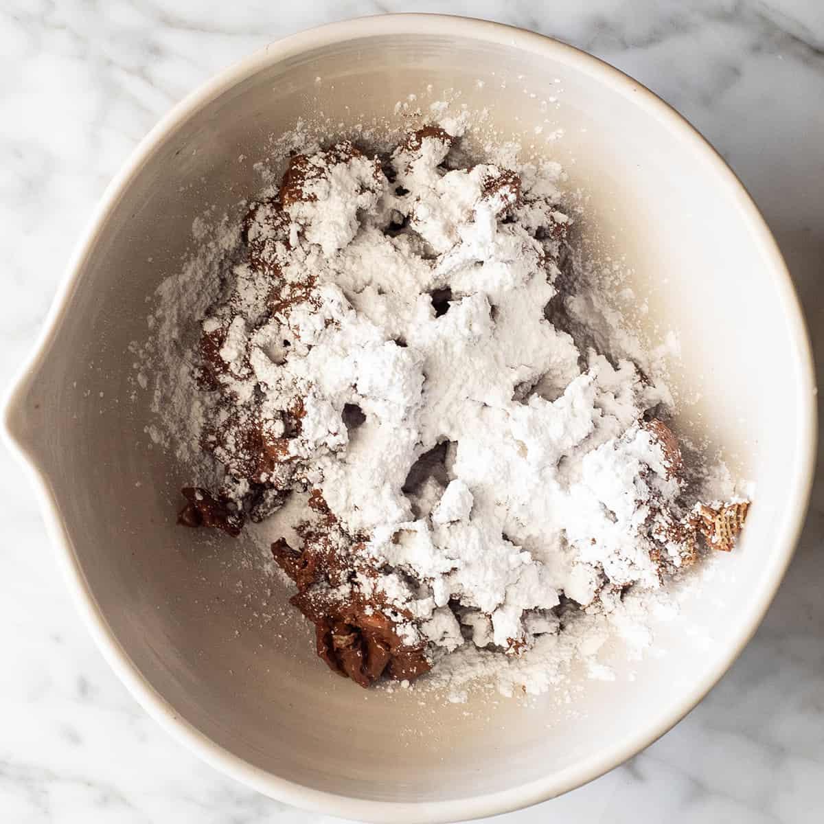 Πώς να φτιάξετε Reindeer Food προσθέτοντας ζάχαρη άχνη
