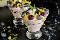 Refreshing Berry Yogurt Parfait