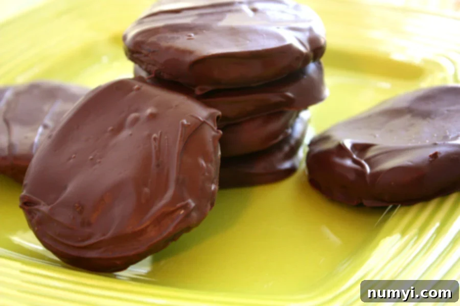 Homemade girl scout Thin Mint Cookies to get your fix any time of the year! The easy is recipe is sure to please.