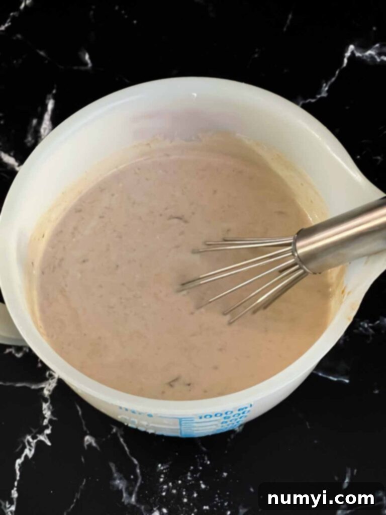 Sour cream mixed with a beef stroganoff gravy.