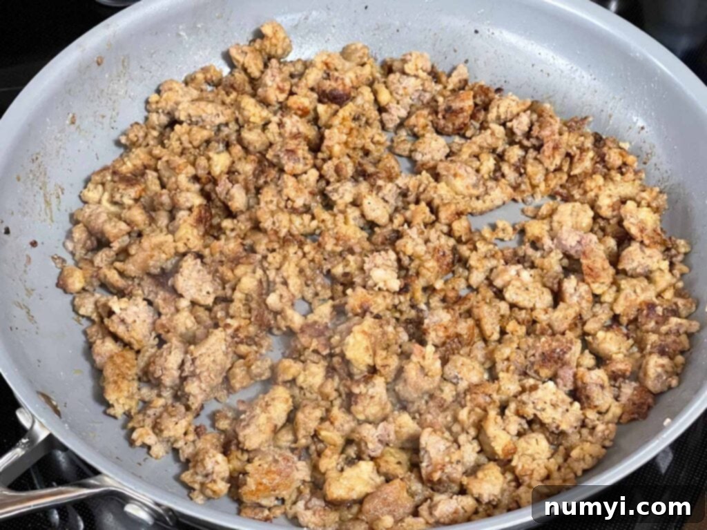Effortless Country Sausage Gravy 6 Cooked sausage in a skillet.