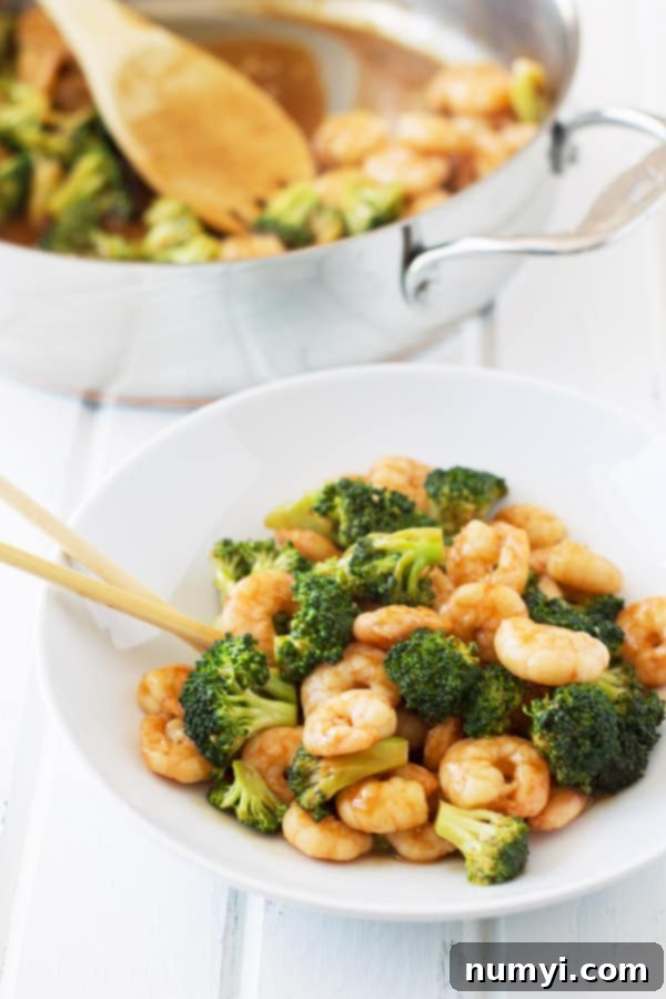 This Quick and Easy Shrimp and Broccoli will be on you table in about 15 minutes! Now that's fast! | www.countrysidecravings.com