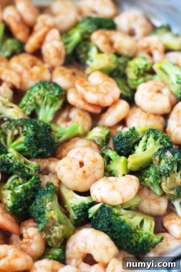 This Quick and Easy Shrimp and Broccoli will be on you table in about 15 minutes! Now that's fast! | www.countrysidecravings.com