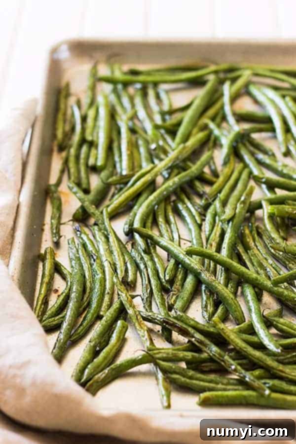 oven roasted green beans on a pan